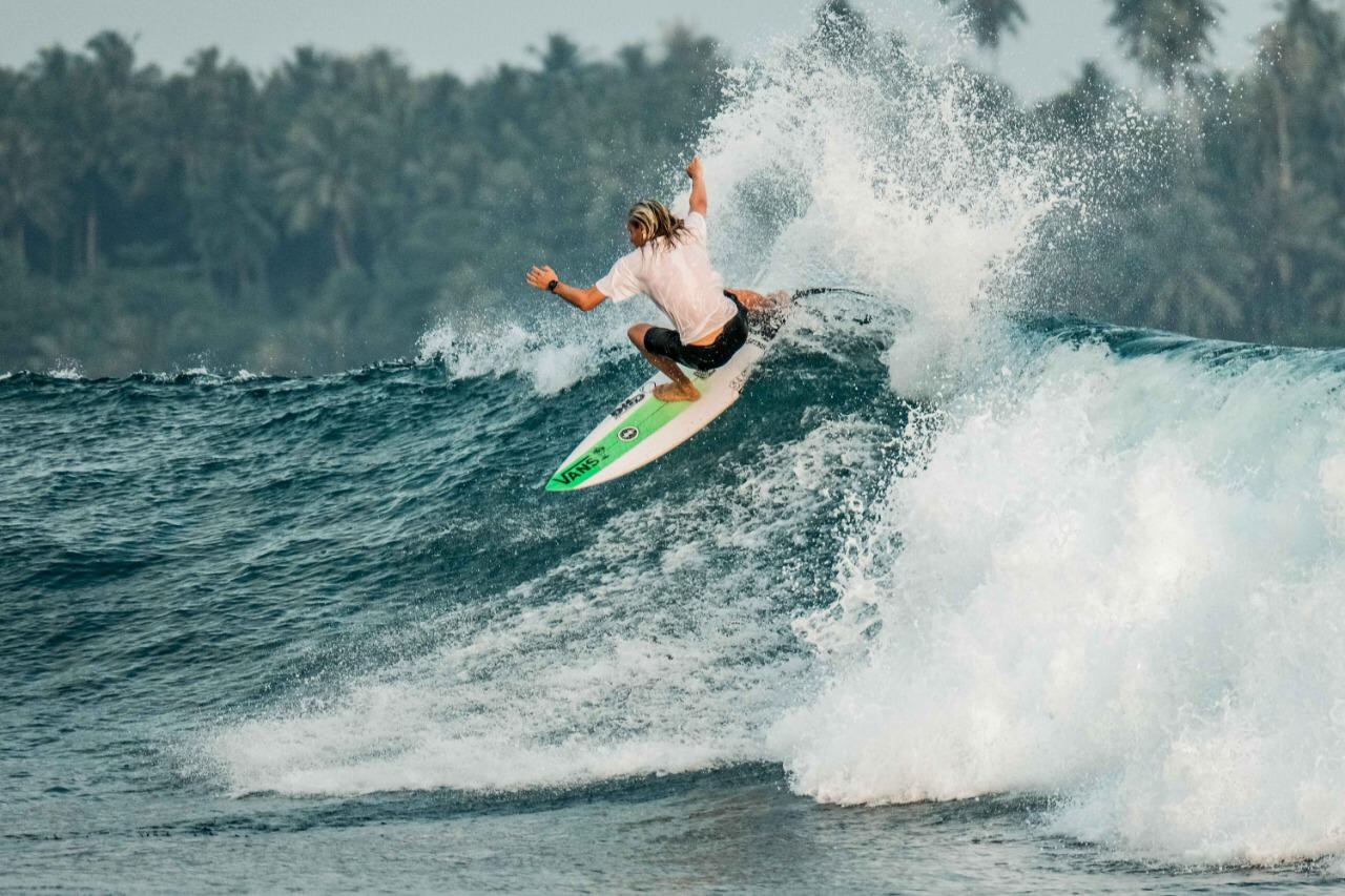 Menantang Adrenalin di Pulau Dewata Olahraga: Selancar Besar di Bali