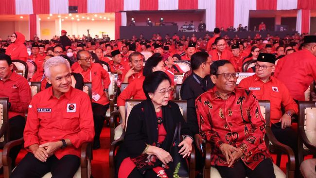 Rakernas PDIP 2024: Usulan Pertukaran Posisi Megawati dan Puan Hanya Candaan