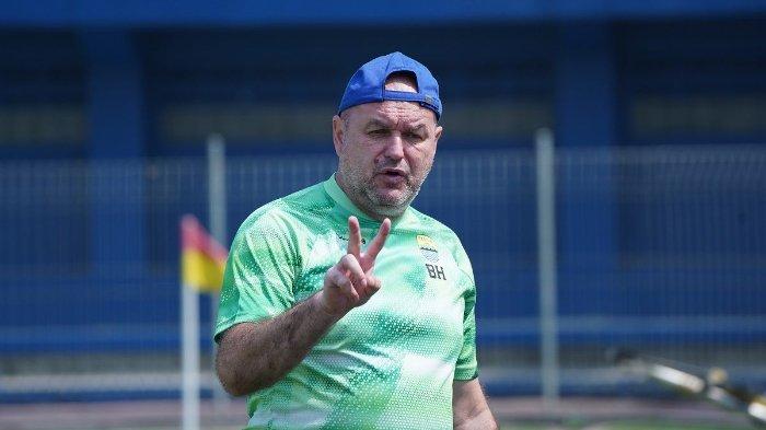 Dukungan Bobotoh Lewat Spanduk, Bojan Hodak Termotivasi Berikan yang Terbaik untuk Persib